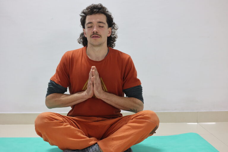 Foreign Yoga trainer at aarogya sewa samiti2